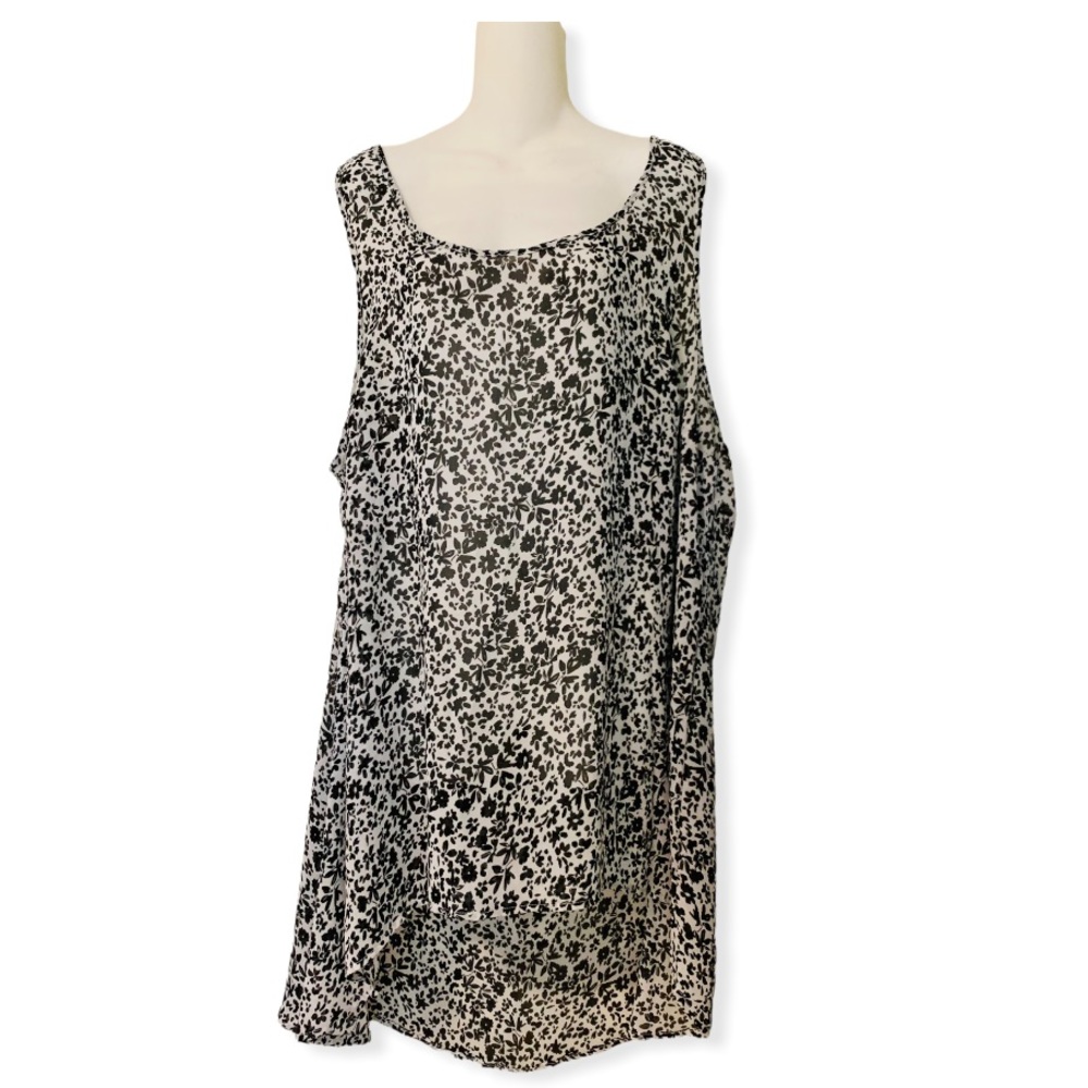 Torrid Flower Top Black & White Size 3